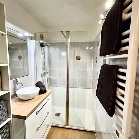 Agreable 2 Pieces Et Son Jardin Антіб